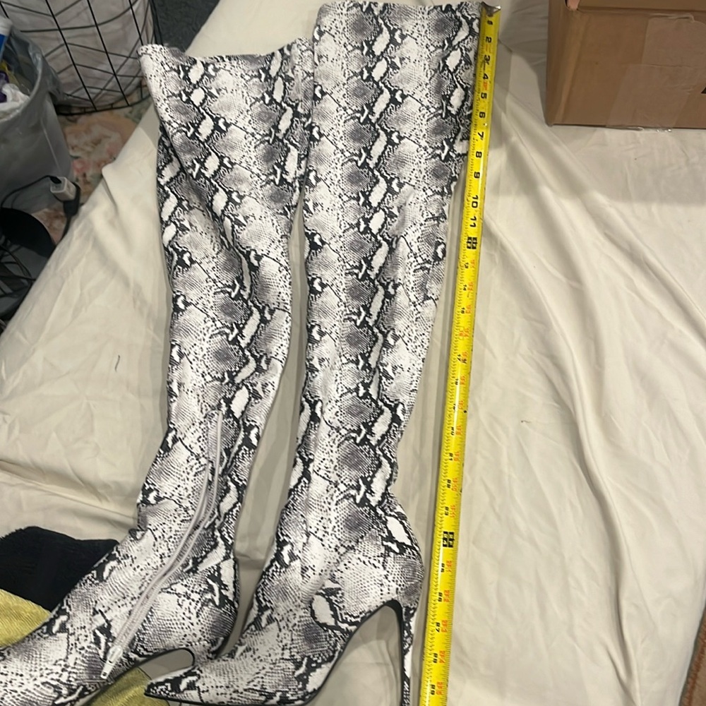 New Steve Madden Dominique  snake leather thigh high almond toe boots,size 8